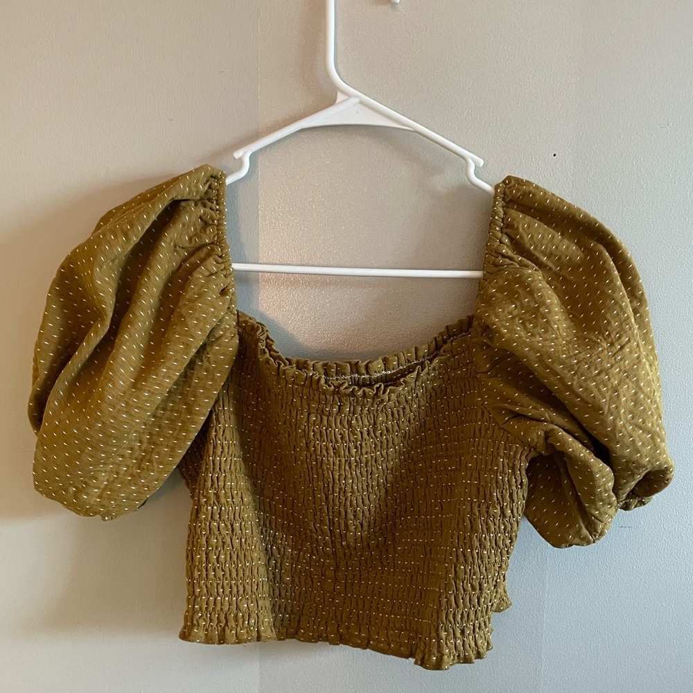 Wild Fable cute cropped blouse shirt. Barely worn.